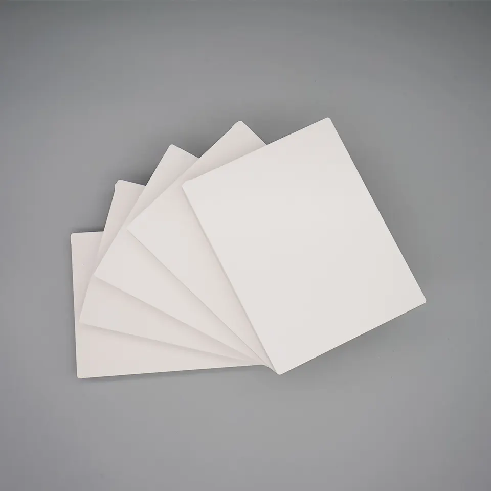 Белый цветной пластиковый лист из пенопласта ПВХ Изготовленная на заказ доска из пенопласта ПВХ-WallisPlastic